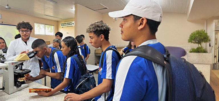 IEC-CAPA-SITE-AÇÃO-CIÊNCIA-NA-ESCOLA.jpg