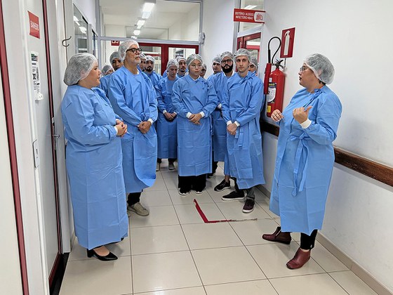 Momento da visita à área de laboratórios da Seção de Arbovirologia e Febres Hemorrágicas (SAARB/IEC)