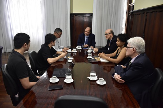 Reunião de integrantes da CNEN com chineses