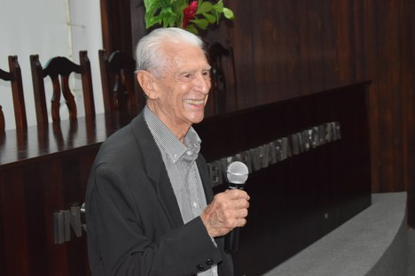 Hilton Andrade de Mello fazendo o seu discurso na Cerimônia de Homenagens do IEN/CNEN.