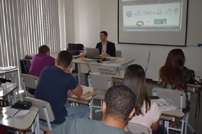 O instrutor da ENAP João Ricardo Vicente ministrou, no dia 10 de dezembro, a primeira parte de um curso de gestão de compras para servidores do IEN, Sede e outros órgãos públicos.