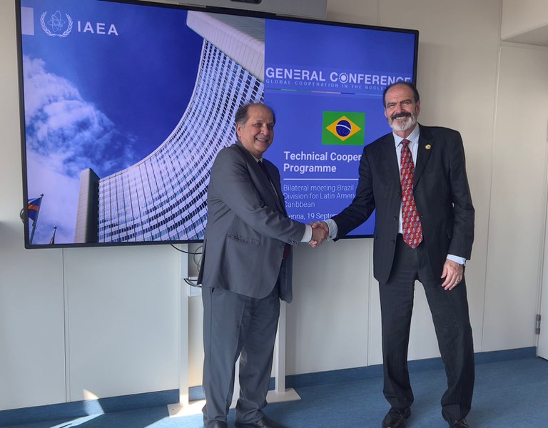 Reunião bilateral da CNEN e do AIEA