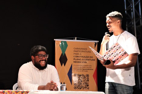 Diretor Yuri Silva durante cerimônia de abertura. Foto: Pedro Moraes.