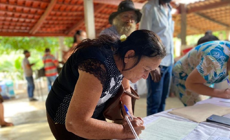 Incra Goiás entrega 47 títulos definitivos para famílias dos assentamentos Bom Jesus, São Bento e Balaio, no noroeste do estado