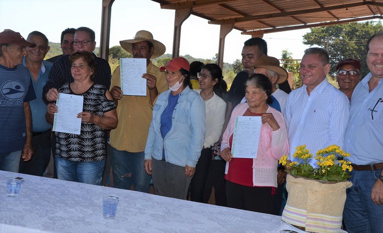 Agricultores assentados em Mato Grosso do Sul recebem o documento de posse definitiva da terra