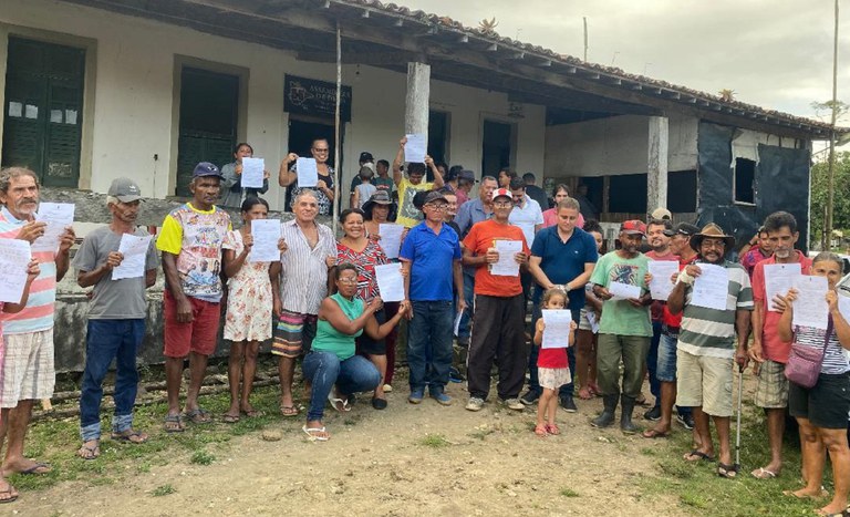 Vinte e oito famílias de agricultores assentados recebem  Contratos de Concessão de Uso (CCU) em Segipe