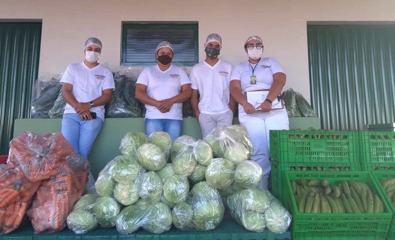 Entrega de alimentos para o PAA em Goiás