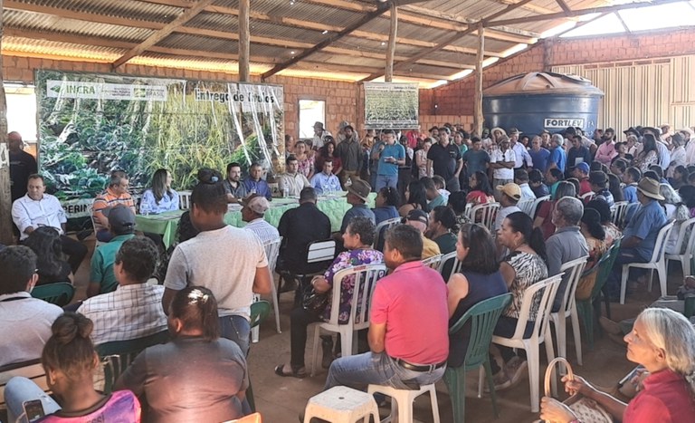 Entrega de títulos em Unaí (MG)