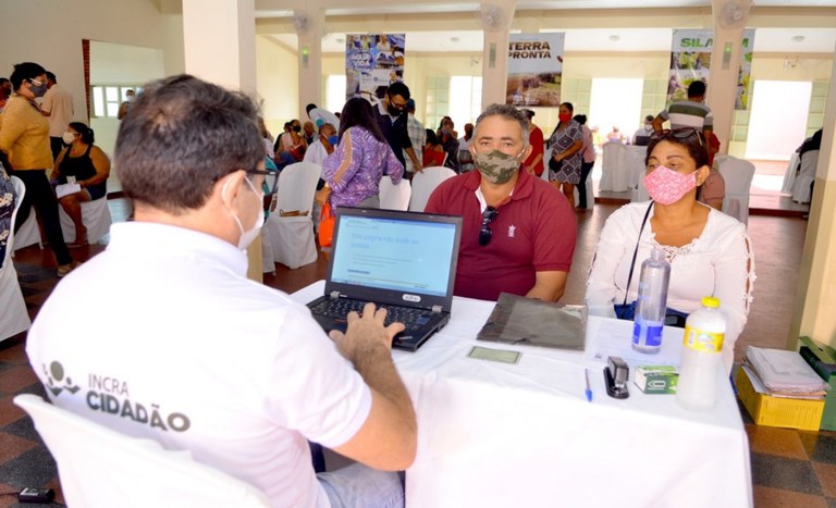 Famílias assentadas  participam do mutirão de serviços do Incra em Pernambuco