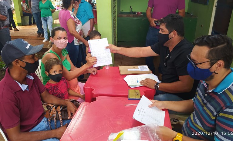 Entrega de títulos em Ituiutaba (MG)