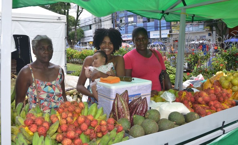 Feira Estadual da Reforma Agrária acontece em praça tradicional de Salvador (BA)