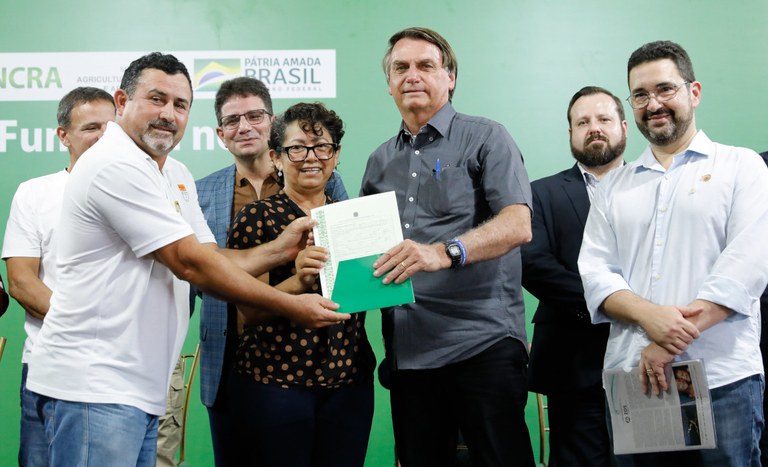 Entrega de títulos no Acre