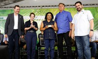 Governo Federal entrega títulos de terra a agricultores em Mato Grosso do Sul