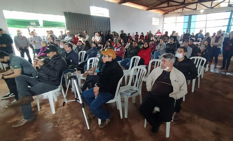 Famílias assentadas no Norte do Paraná recebem títulos definitivos de posse da terra