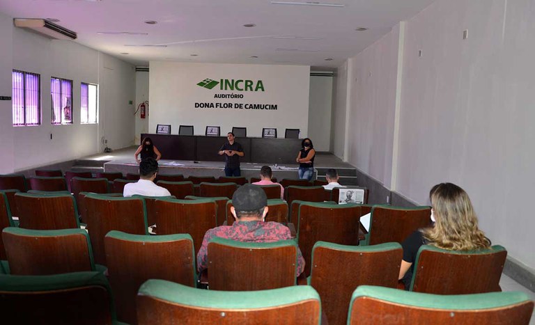 Reunião-sobre-crédito-habitação---25-05-21-(1).JPG