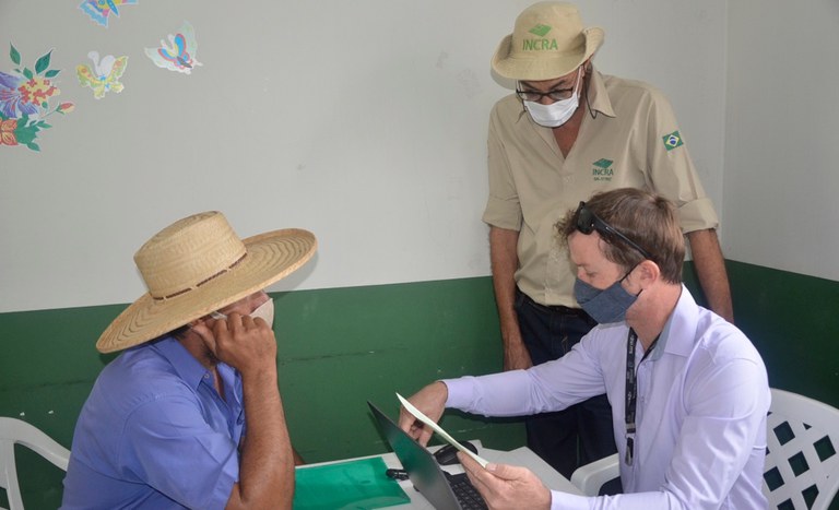 Força tarefa do Incra em Alta Floresta do Oeste (RO)  atende aos agricultores na Plataforma de Governança Territorial