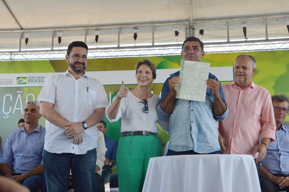 Entrega de título no Jacaré Curituba