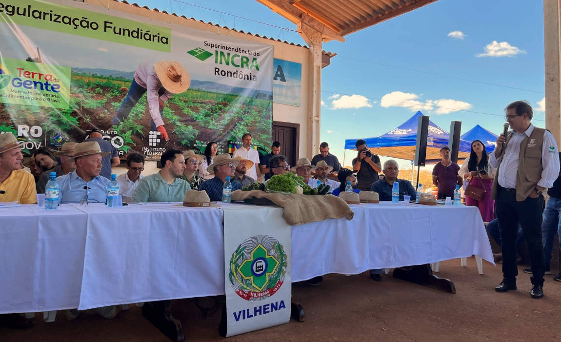 Títulos definitivos chegam às mãos de 200 famílias de agricultores de  Vilhena (RO) — Incra