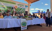 Títulos definitivos chegam às mãos de 200 famílias de agricultores de Vilhena (RO)
