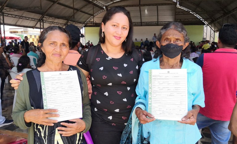 Entrega de títulos em Barras (PI)