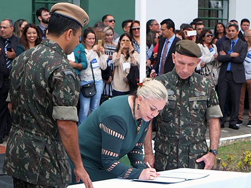 A presidente do Inep, Maria Inês Fini, autorizou a saída do primeiro carregamento de provas do Enem