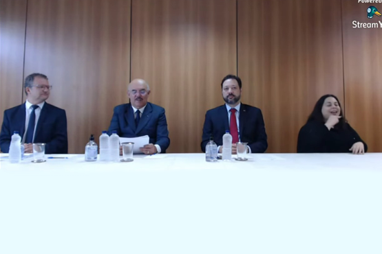 Ministro da Educação, Milton Ribeiro (C); secretário de Alfabetização do MEC, Carlos Nadalim (E); e presidente do Inep, Alexandre Lopes (D), durante webinário de divulgação de resultados amostrais do Saeb 2019. Crédito: Inep Oficial/YouTube