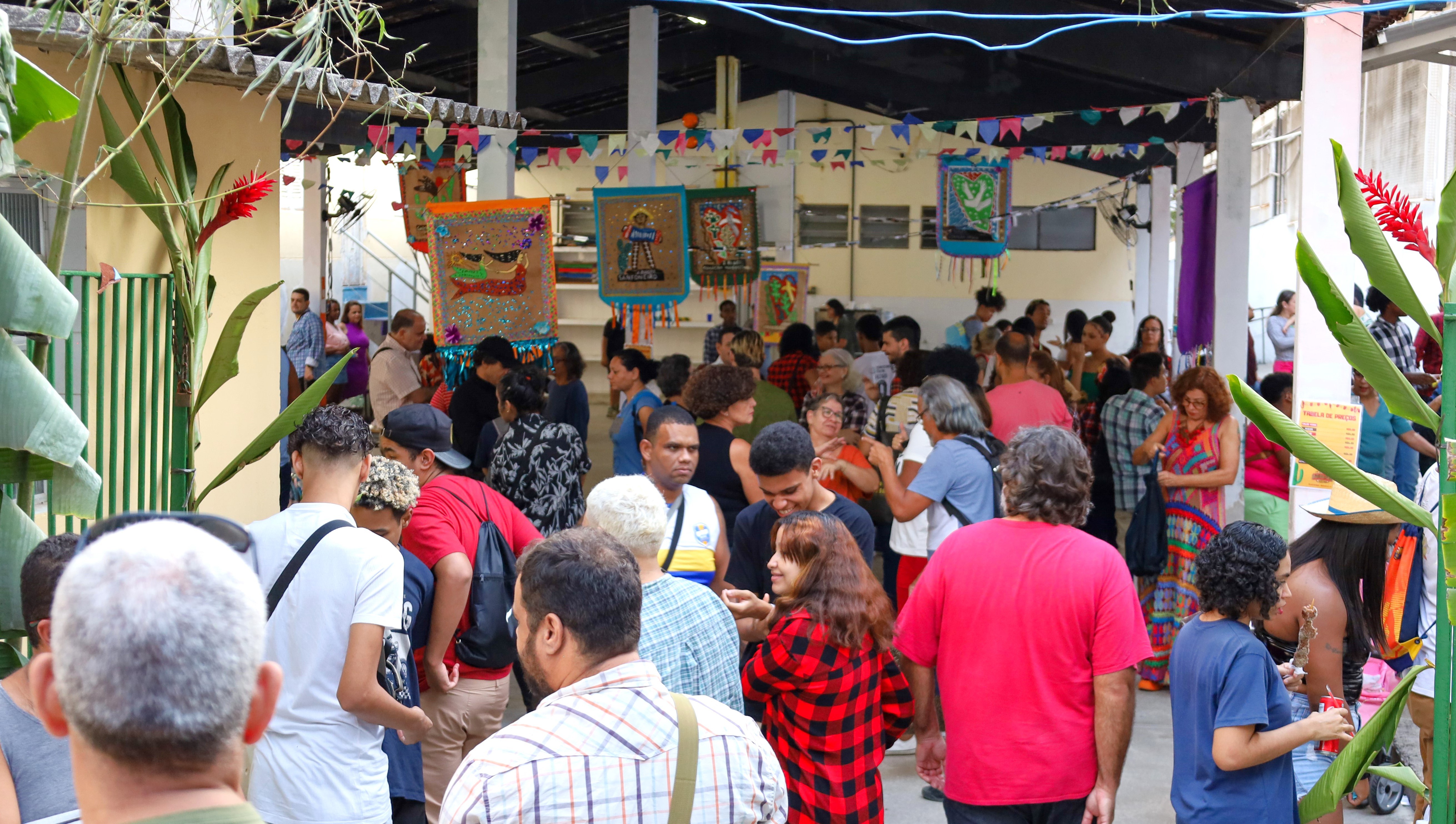 Festa ocupou parte do estacionamento e pátio do instituto