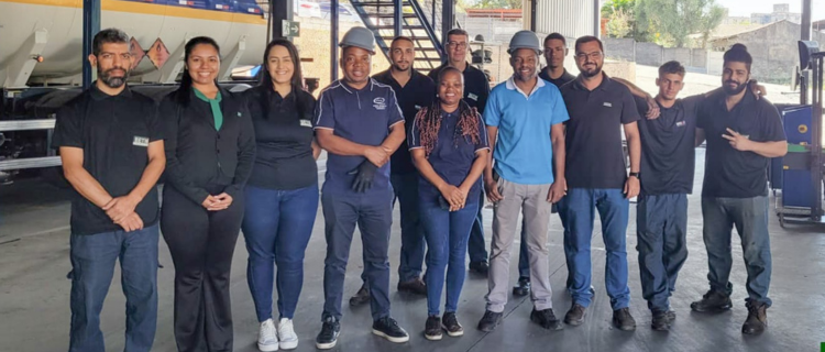 Participantes do treinamento promovido pela Coordenação-Geral de Acreditção do Inmetro, em parceiria com o INNOQ de Moçambique
