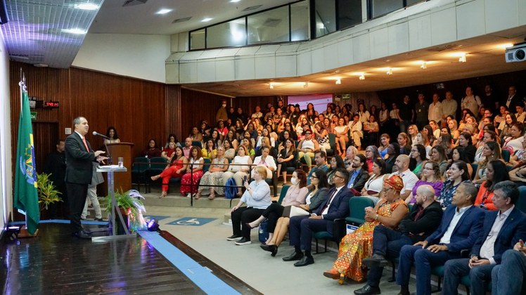 O presidente do Inmetro, Márcio André Brito, na solenidade que comemorou o Dia Internacional da Mulher