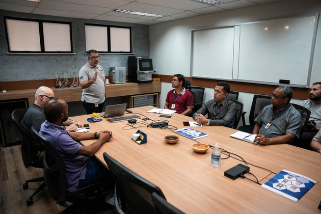 Equipe do Inmetro em capacitação sobre novos aspectos de verificação de bombas medidoras de combustível e requisitos de segurança para a fiscalização