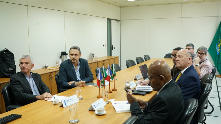 Representantes do Inmetro e do LNE se reuniram no campus do Xerém, no início de abril