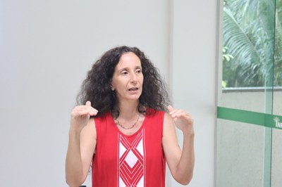 Flávia Costa - pesquisadora INPA - Foto Victor Mamede_ ASCOM INPA.JPG