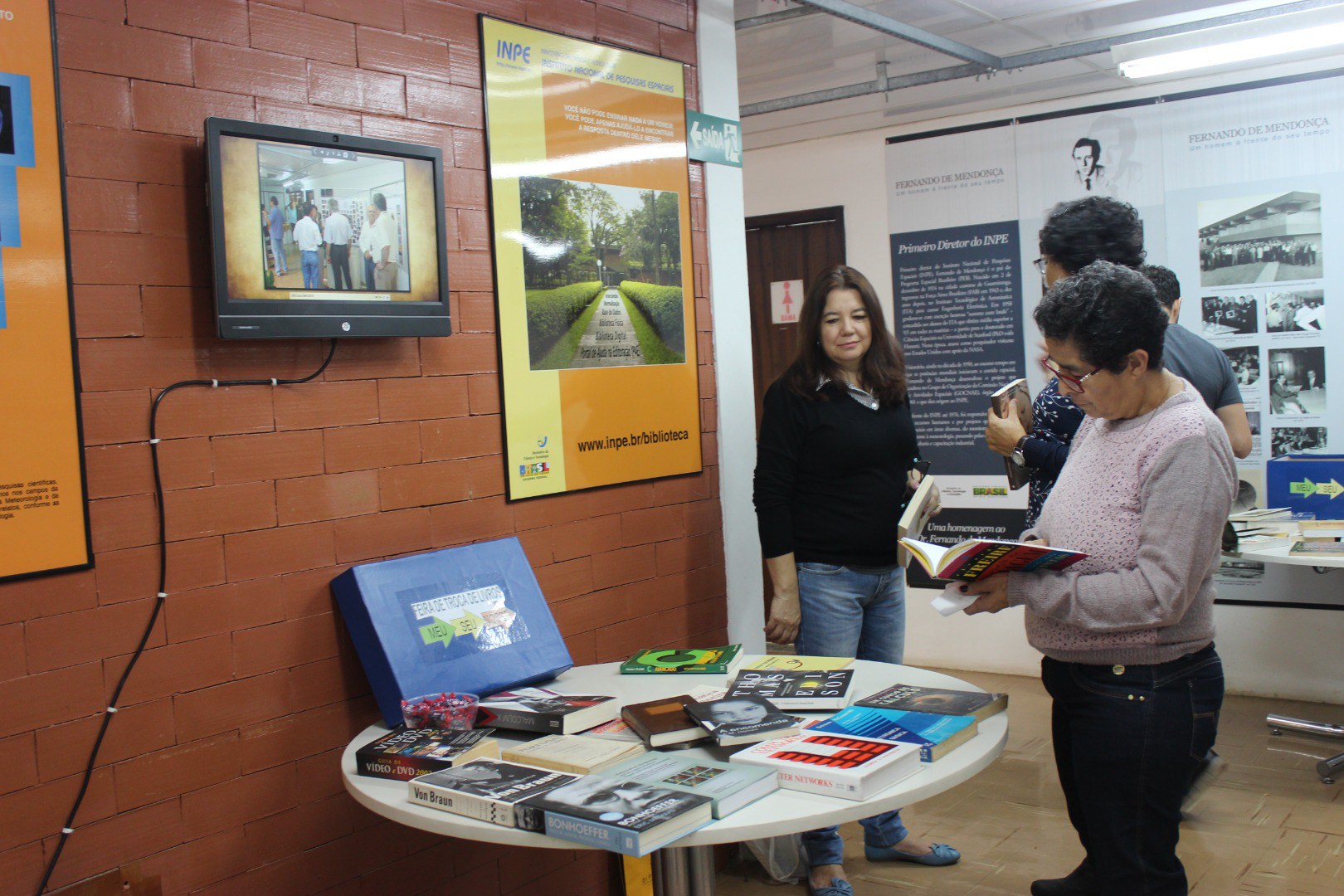 2017_Feira de troca de livros.JPG