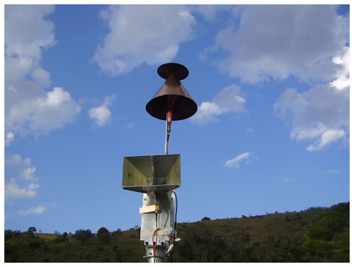 Montagem das antenas Corneta e Discone em um mesmo mastro.