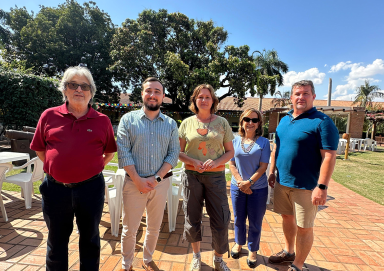 reunião com embaixadora