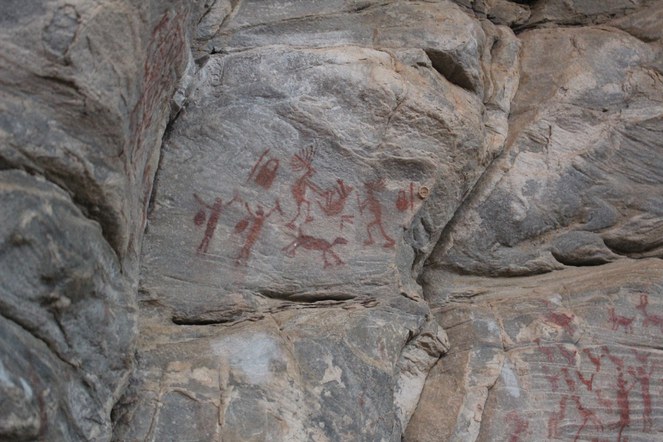 27052022 Registros em paredes de quartzito no Geossítio Xiquexique em Carnaúba dos Dantas. Foto Marcos Nascimento  Seridó UNESCO Global Geopark.JPG