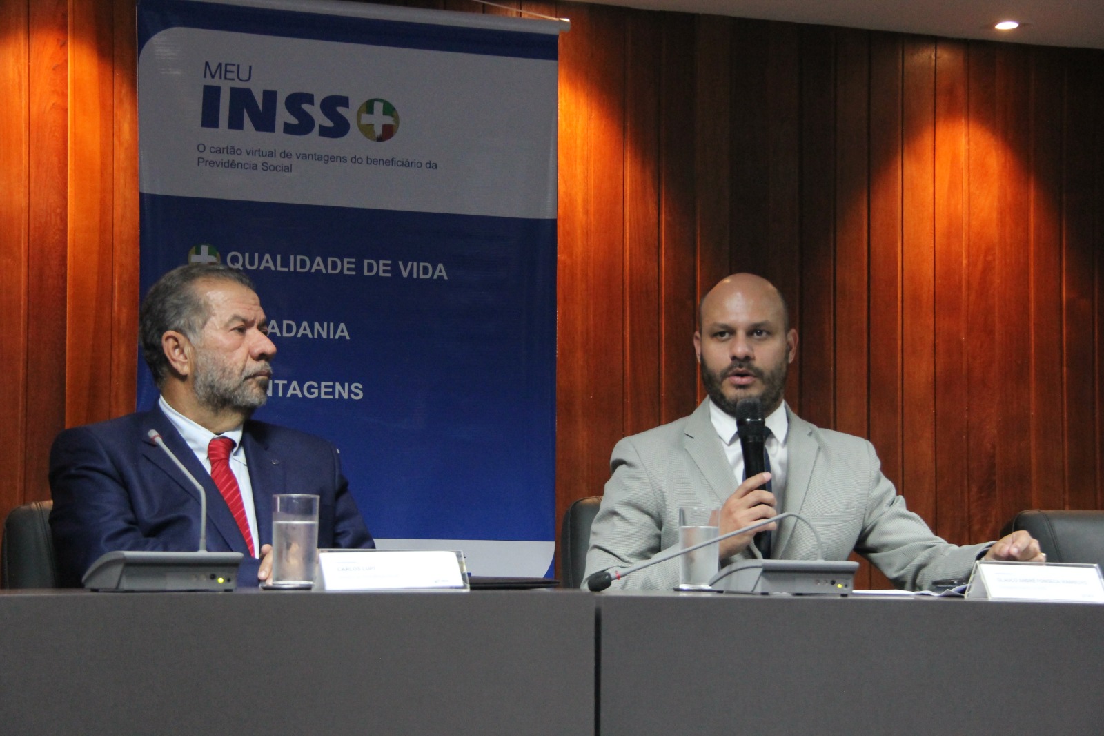 O presidente interino do INSS, Glauco André Fonseca Wamburg, abre a cerimônia de lançamento do Meu INSS+