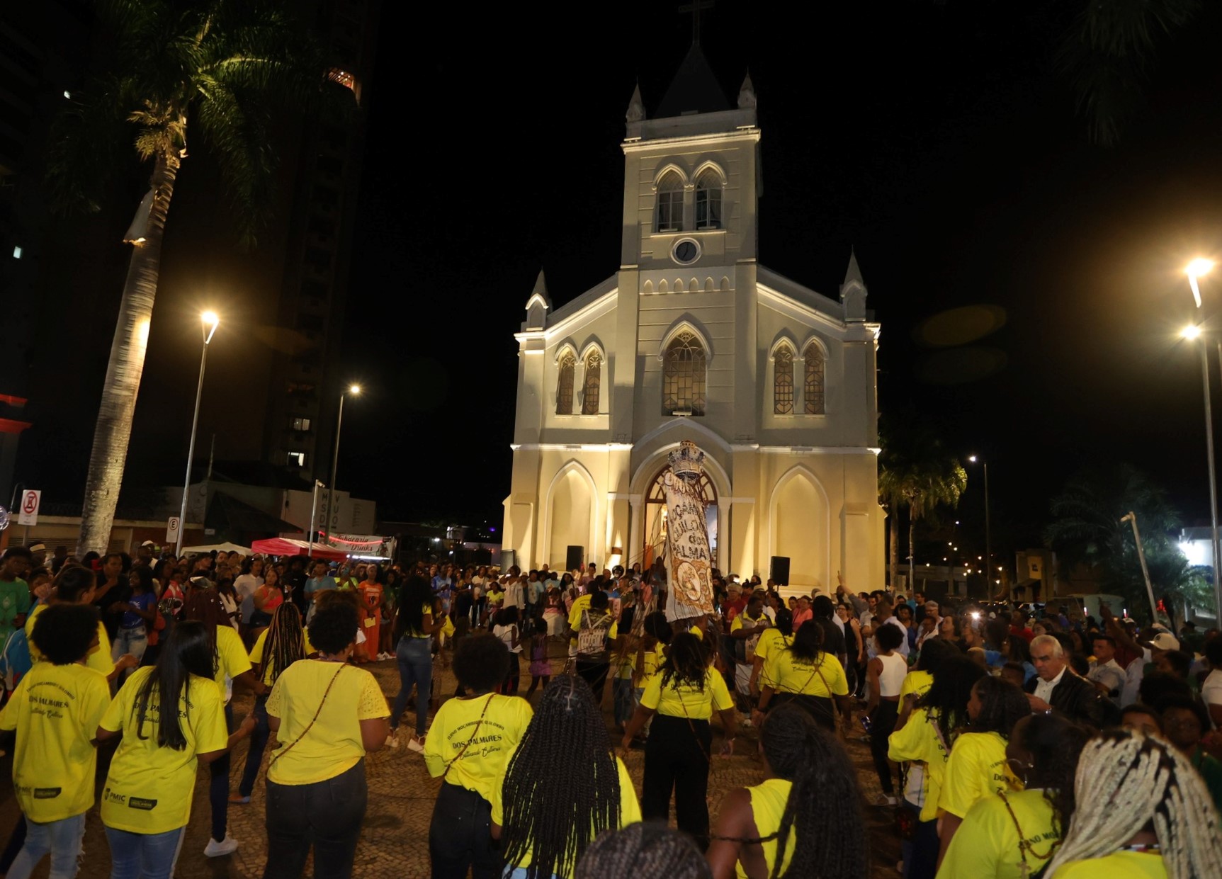 Clube é parcialmente interditado por festa e aglomeração em Uberlândia -  Gerais - Estado de Minas