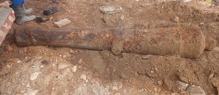 Um dos canhões encontrados durante as obras. (Foto: Acervo - Centro de Referência em Patrimônio e Pesquisa)