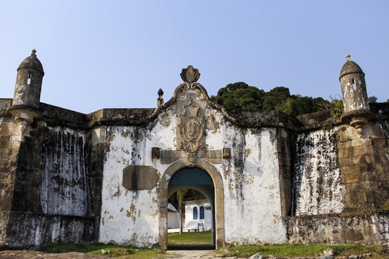 A fortificação é um dos principais atrativos da Ilha do Mel. (Foto: Mariana Alves)