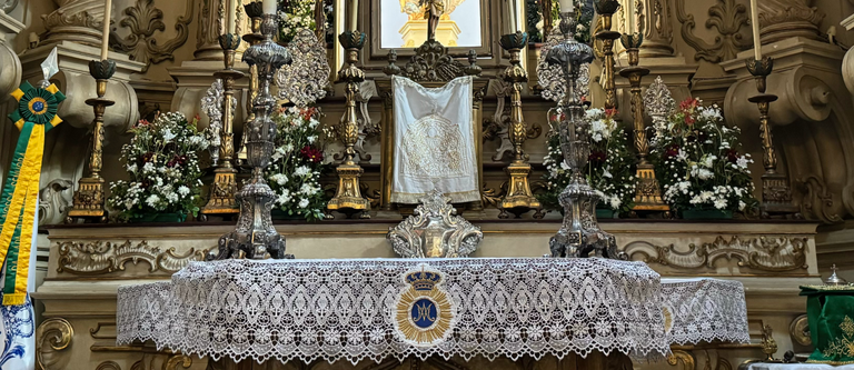 Dois tocheiros e três sacras foram devolvidos à igreja (Foto: Ana Carla Pereira/Iphan)