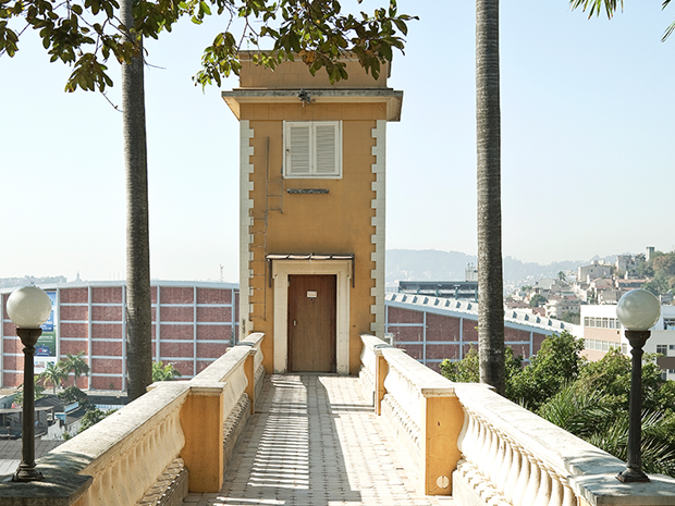 Torre elevador panorâmico.jpg