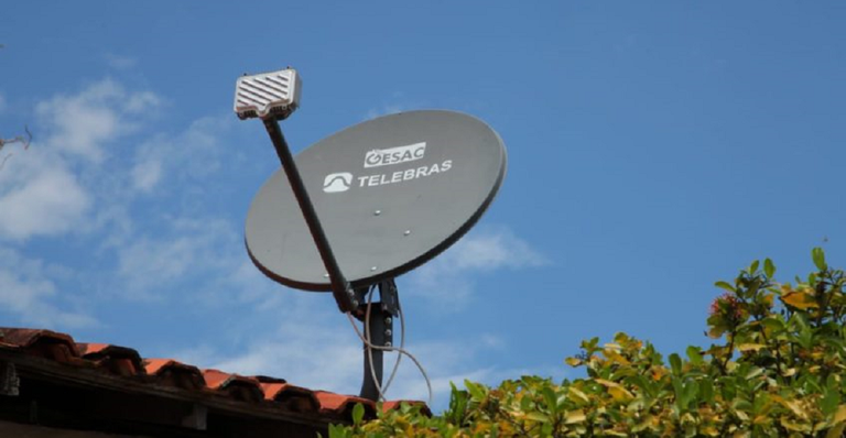 Antena Telebras cortada.png