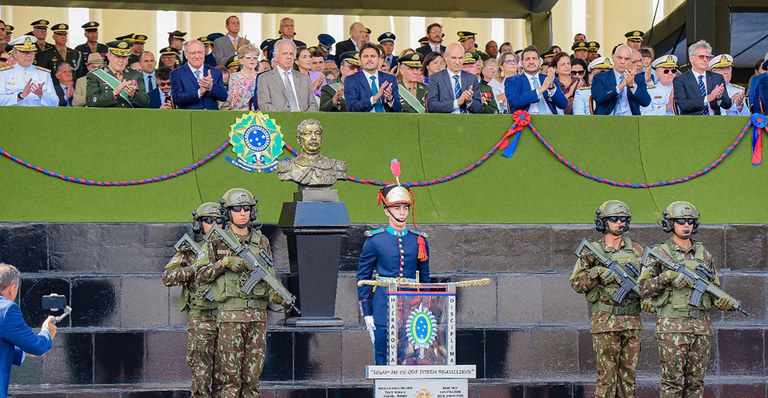 Veja fotos da cerimônia do Dia do Exército em Brasília