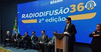 Ministro Juscelino Filho anuncia medidas para ampliar e melhorar os serviços de rádio e televisão