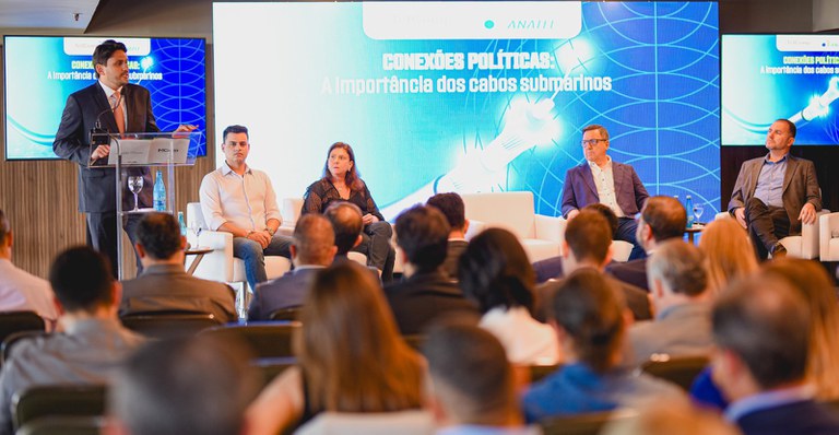 Juscelino Filho destaca importância estratégica de cabos submarinos para o Brasil