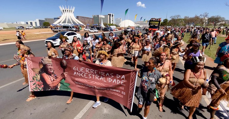 Foto – MCom recebe demandas de mulheres indígenas durante marcha em Brasília