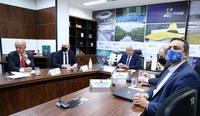 Marcos Pontes se reúne com executivos da AVIBRAS Indústria Aeroespacial