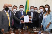 Auxílio Brasil: governo federal dará bolsa de incentivo científico para estudantes