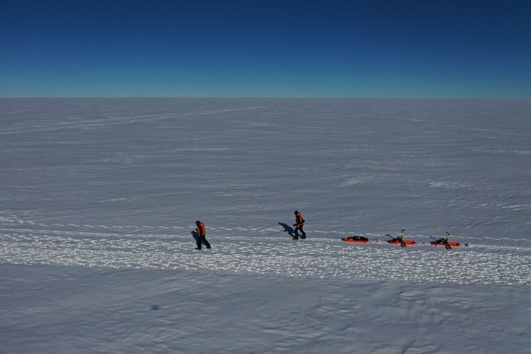 Medição das calotas polares foi uma das atividades desenvolvidas pelos pesquisadores brasileiros.jpg